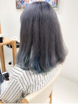 デイズ(days)&nbsp;グレージュ×インナーブルー☆ブリーチWカラーショートボブ