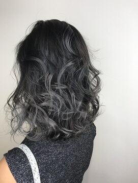 アヴァンス 神戸元町店(AVANCE.) グラデーション グレイシルバー