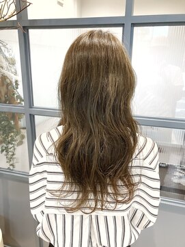 ティルヘアー(TiLL HAIR) オリーブグレージュ　深みと透明感と柔らかさ