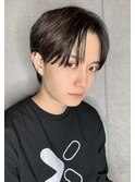 ツーブロック/オイルでサラッと前下がりセンターパート