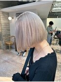 ホワイトミルクティーハイトーンペールカラーダブルカラーボブ