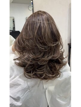 メリー オオサカ(Merly Osaka) ミディアムバタフライレイヤー×ハイライト