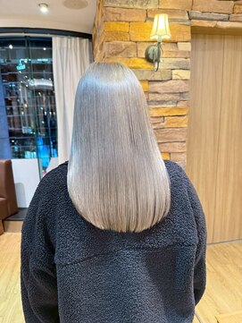 アロマ ヘアー ルーム 新宿店(AROMA hair room) 小顔前髪/ハイブリーチ/ホワイトブリーチ/シルバー/ゴールド