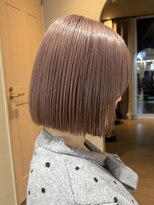 ニモ(NIMO.)&nbsp;ボブ　ブリーチあり　ピンクベージュ