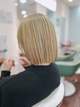 カラーズアンドロッソ(Colors&Rosso) ハイトーンボブ