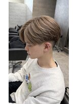 アンダーバーホワイト 鳳店(_WHITE)&nbsp;毛流れセンターパート × ダブルカラー