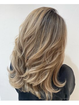 ローレン(Rollen) ☆ナチュラルグラで大人ブロンドスタイル☆