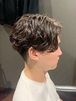 ビーダンディー(Bee dandy) ビジネスツーブロックマッシュ ミディアムパーマ センターパート