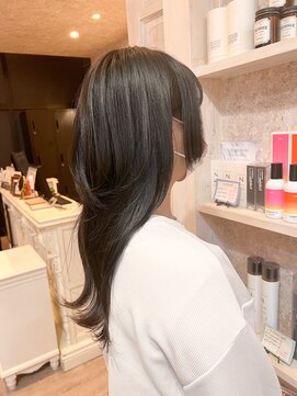 キャアリー(Caary) 福山人気Caary ウルフカット顔周りレイヤー大人ガーリー20代