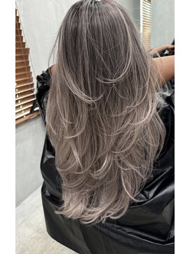 エイチ(H) バレイヤージュ/ハイトーン/グレージュ