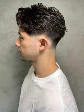 ディスイズバーバーサード(THIS IS BARBER 3rd) サイドパート 黒髪 フェードカット ビジネス 20代 30代