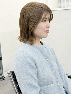 オウル(Owll) ＊肩上切りっぱなし外ハネボブブリーチなしくすみベージュ＊