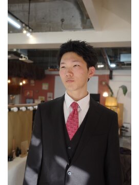 エディ(Edy) スパイキーショート刈り上げジェットモヒカン眉毛カット岡山