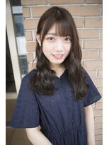 サロンドミルク 原宿(salon de MiLK)&nbsp;【salon de MiLK 原宿】艶カーキベージュカラー×耳かけウェーブ