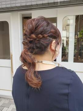 アンテシニヨン(Un the Shiniyon) ポニーテールアレンジ