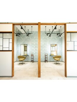 自然体のままで美しくなれる――心地よさを大切にした空間で、髪とともに心まで満たされるひとときを。