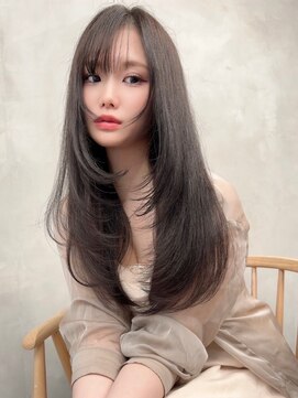 オモチャ(OMOCHA) 顔まわりが華やぐ透明感スタイル