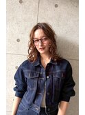 抜け感ウェーブの大人カジュアルミディ