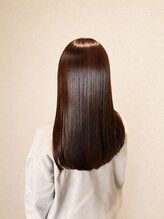 サザエ(SAZAE) 大人女性に人気 艶ロングで軽やかな美髪へ