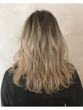 ジーナ(XENA) ブロンドグラデーション