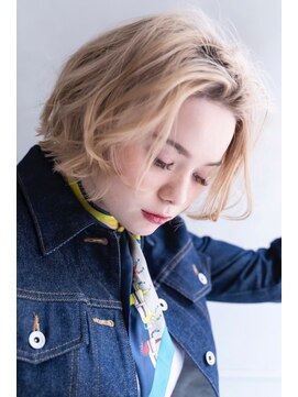 メーヴェ(Mowen) mowen 南堀江 丸みショート×ミルクティーベージュ×外国人風