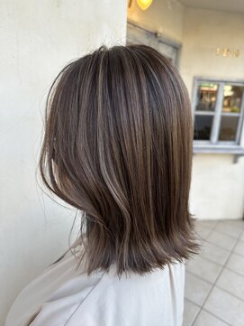 エイミーバイアフロート(amie by afloat) アレンジ自在の《切りっぱなしボブ》