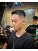 1733黒髪ツーブロック刈り上げフェード束間短髪ショートバーバー