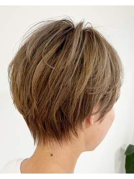 アイズ(I's) コンパクトマッシュ×ハイトーン×ベリーショート