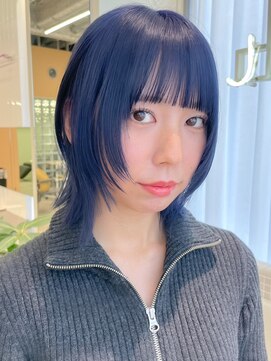 ユーリ(JUURI) ウルフカット/ネイビーカラーブリーチカラー/ハイトーンカラー