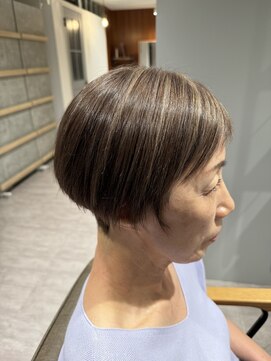 スナオ 大阪天満橋(Sunao) 白髪ぼかしハイライト×大人ショートカット【大阪天満橋】