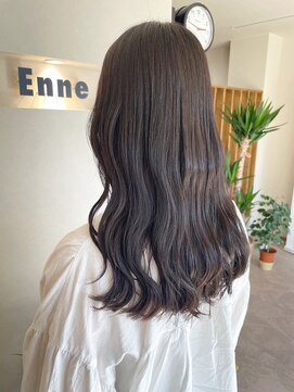 エンネ(Enne) オリーブベージュ × セミロング