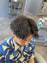 ノイセル 西本町(Noisyle) ブルーブラックフェザーパーマ刈り上げセンターパートｙ