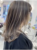 レイヤーカットミルクティハイライト顔周り