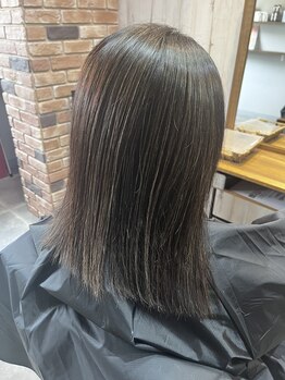 ラヴィーヘアーワークス(LAVIE hair works)の写真/一人ひとりの髪質や頭皮に合わせて薬剤を選定するから、ダメージレスで艶感のある仕上がりに―。