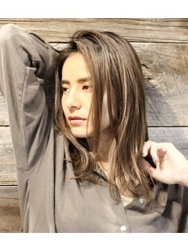 トルネード(TORNADO) 外国人風ロブ ハイライトバレイヤージュ グレージュ 白髪ぼかし