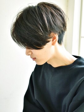 ディッセンバー 神宮前(December) 前下がりセンターパート　刈り上げ