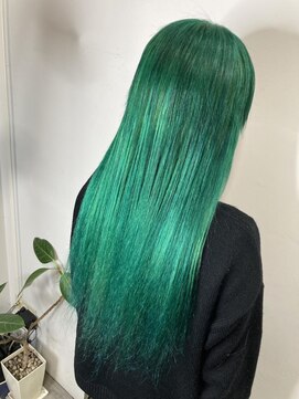 フツーロ 栄(FUTURO) エメラルドグリーン！