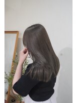 アリー 原宿 表参道(ALLY)&nbsp;透明感と艶感を極めた「モーヴグレージュ」カラーで大人可愛く