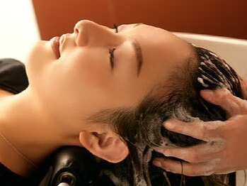 モリオフェリアルテ(morio feliarte)の写真/当店自慢のヘッドスパで、心も髪もリフレッシュ…♪日々の疲れを癒し特別な時間をお楽しみください！