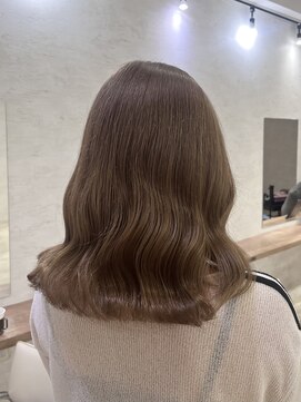 イル(iLu.) ブラウンベージュ/ベージュカラー/ミディアムヘア