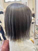 クオリア(Quaria)&nbsp;アッシュボブ ハイライトバレイヤージュブルーグレージュ外ハネ