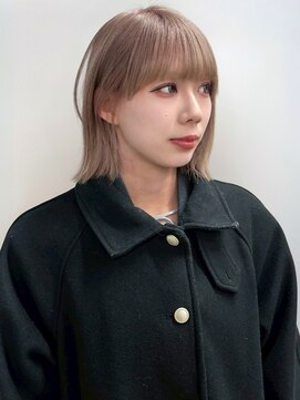 イロウ 天神大名店(IROW) ブリーチダブルカラー ミルクティーベージュ ショート 艶髪 20代