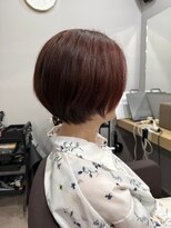 カミエ(kamie)&nbsp;ブラウンカラーで柔らかい印象のショートボブ