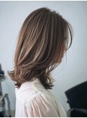  大人可愛いミディアムレイヤー×白髪ぼかし30代40代50代60代