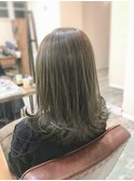 オリーブグレージュ×外ハネセミロング
