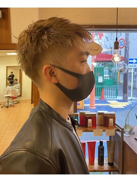 アルジス(aruJisu) ナチュラルベージュ×刈り上げ