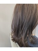 大人可愛いくびれカット外ハネカーキグレージュイルミナカラー