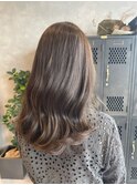 大人可愛い無造作セミロング柔らかアッシュベージュ