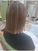 ハイライト×切りっぱなしボブ