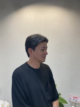 小谷理髪店 ソル(SOL) 大人の落ち着いた２ブロックパートスタイル